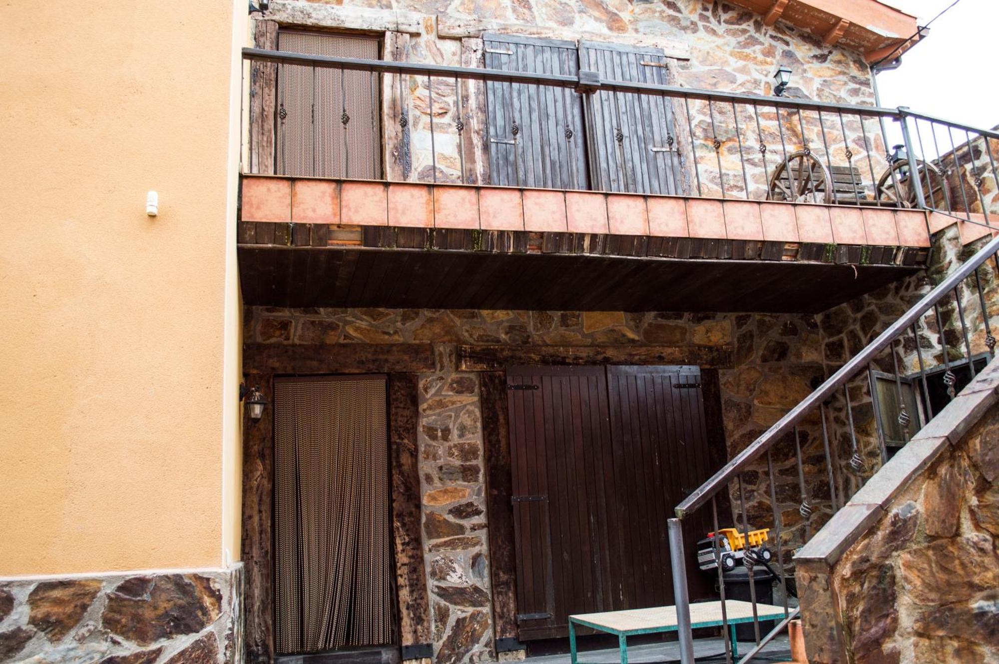 Apartamentos Rurales Alvado Tamajon Exteriör bild