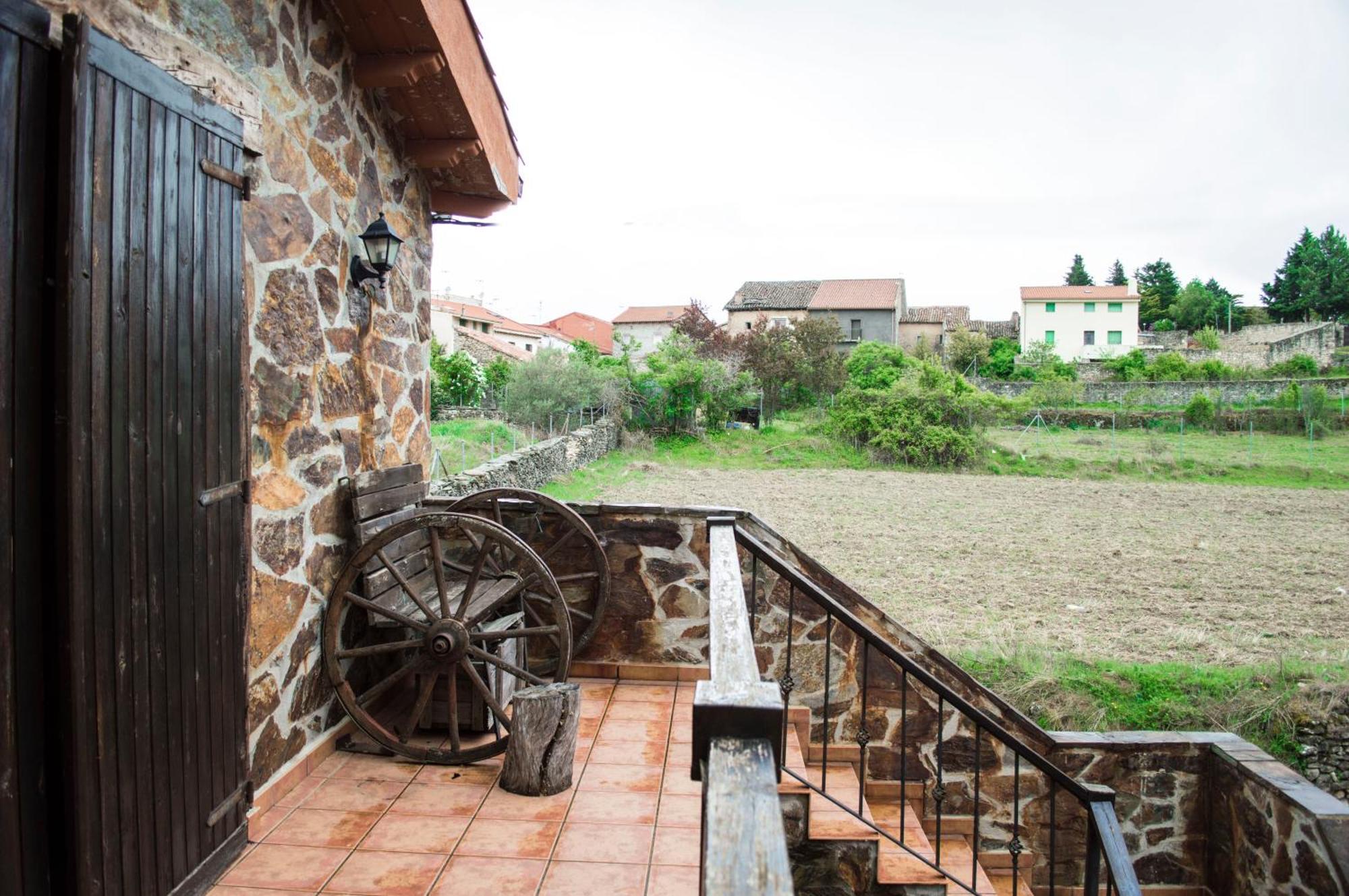 Apartamentos Rurales Alvado Tamajon Exteriör bild