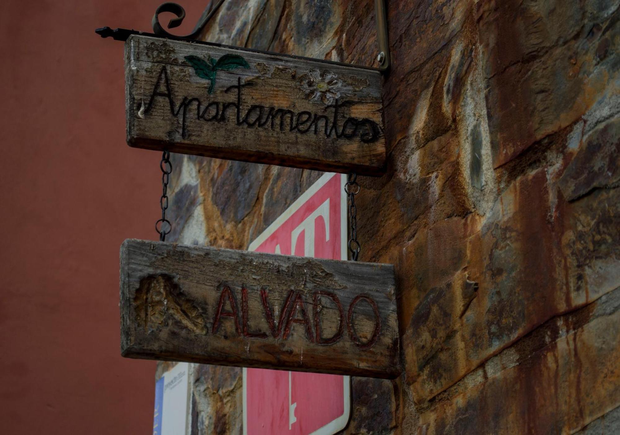Apartamentos Rurales Alvado Tamajon Exteriör bild